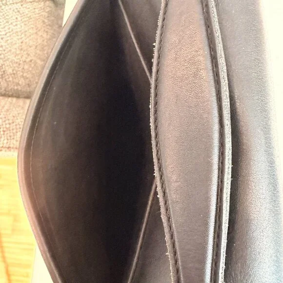 Vintage COACH Court Turnlock Crossbody Bag – Model 9870 | Black - Picture 15 of 16